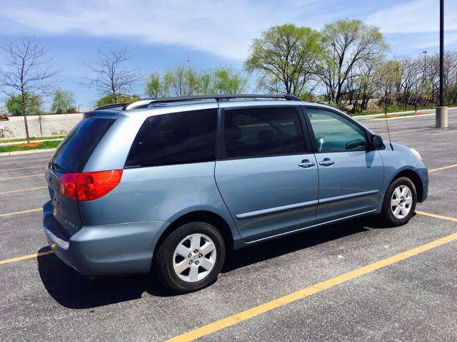 2006 Toyota Sienna LE 8-Passenger 4dr Mini-Van